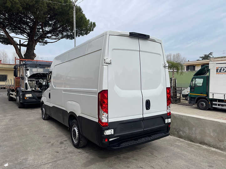 IVECO DAILY FURGONE - فان: صورة 4 IVECO DAILY FURGONE - فان: صورة 4