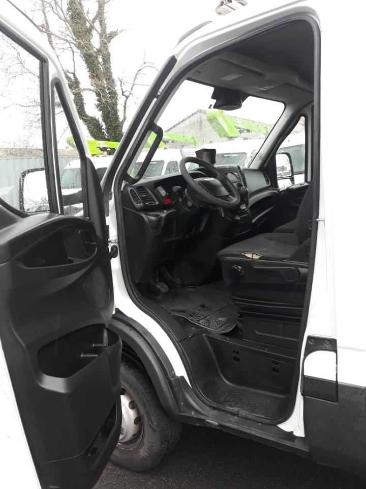 Iveco Daily 70C18 tribenne + coffre - شاحنة قلاب: صورة 3 Iveco Daily 70C18 tribenne + coffre - شاحنة قلاب: صورة 3
