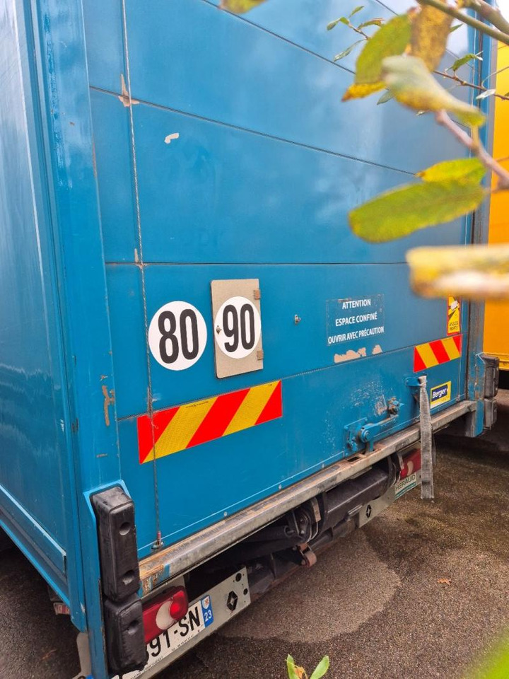 Renault D 7.5 LOW P4X2 210E6 Fourgon Polyfond avec hayon rabattable - شاحنة مقفلة: صورة 3 Renault D 7.5 LOW P4X2 210E6 Fourgon Polyfond avec hayon rabattable - شاحنة مقفلة: صورة 3