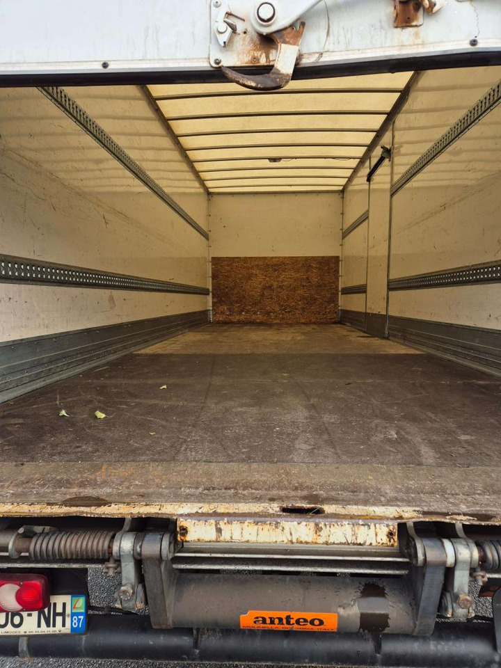 Renault Midlum 220.12 Extra Light fourgon caisse Polyfond avec hayon - شاحنة مقفلة: صورة 3 Renault Midlum 220.12 Extra Light fourgon caisse Polyfond avec hayon - شاحنة مقفلة: صورة 3