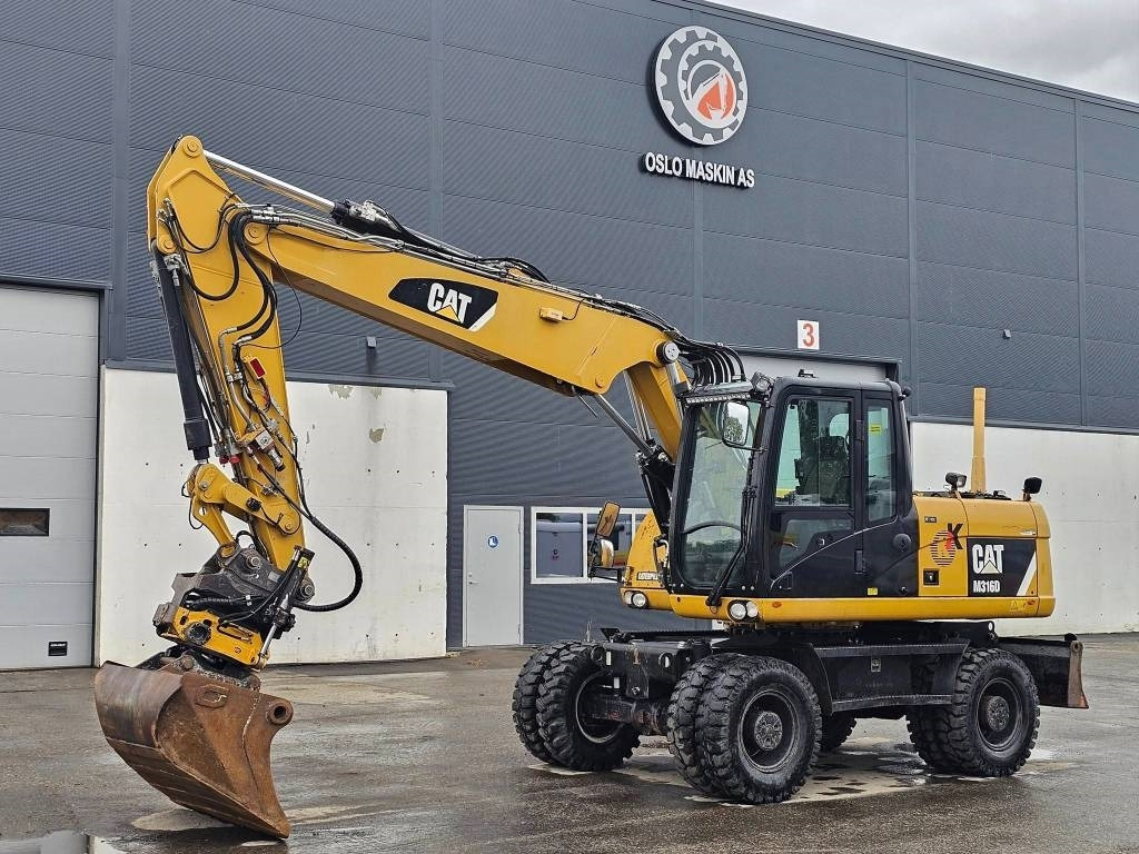 CAT M 316 D - حفارة دولاب: صورة 1 CAT M 316 D - حفارة دولاب: صورة 1