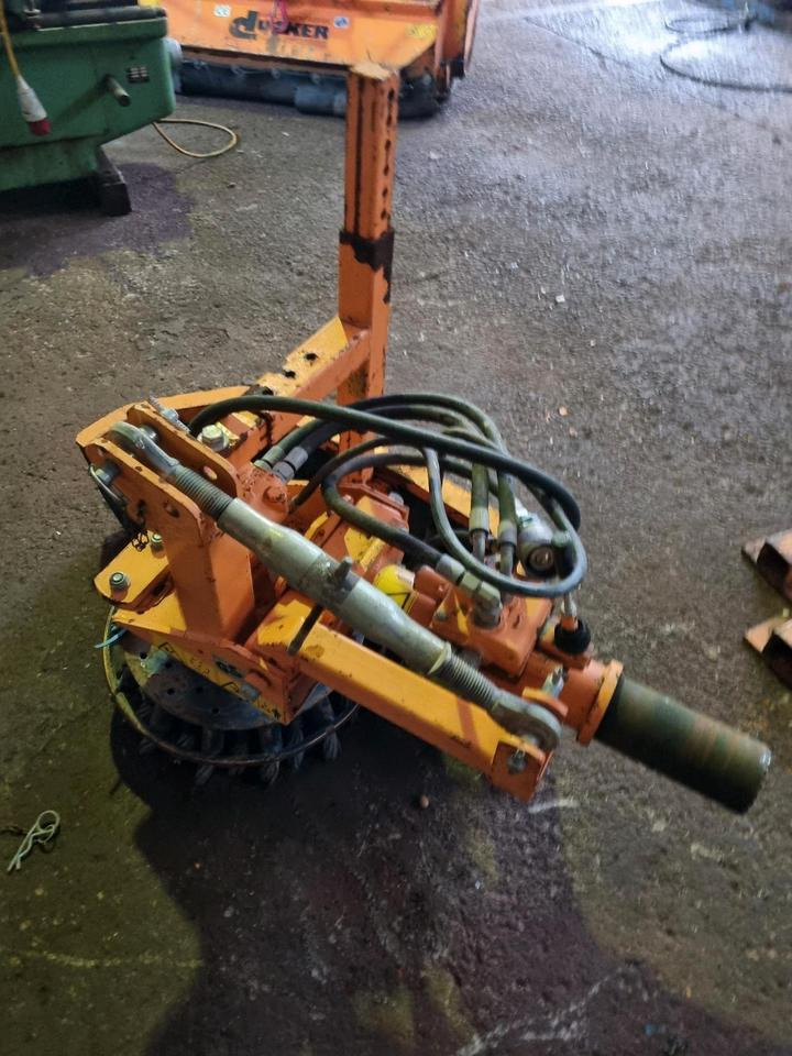 Dücker PFP 600 Wildkrautbürste Wildkrautbesen Mähausleger Böschungsmulcher Böschungsmäher UNA DUA 700 800 600 500 für Unimog Mulag Gilbers - مكنسة: صورة 4 Dücker PFP 600 Wildkrautbürste Wildkrautbesen Mähausleger Böschungsmulcher Böschungsmäher UNA DUA 700 800 600 500 für Unimog Mulag Gilbers - مكنسة: صورة 4