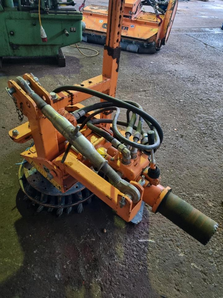 Dücker PFP 600 Wildkrautbürste Wildkrautbesen Mähausleger Böschungsmulcher Böschungsmäher UNA DUA 700 800 600 500 für Unimog Mulag Gilbers - مكنسة: صورة 3 Dücker PFP 600 Wildkrautbürste Wildkrautbesen Mähausleger Böschungsmulcher Böschungsmäher UNA DUA 700 800 600 500 für Unimog Mulag Gilbers - مكنسة: صورة 3
