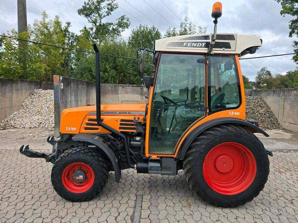 Fendt 206V Schmalspurtraktor Traktor Schlepper Weinbergtraktor 206 208 210 Farmer Favorit Obstbau Weinbau - جرار: صورة 2 Fendt 206V Schmalspurtraktor Traktor Schlepper Weinbergtraktor 206 208 210 Farmer Favorit Obstbau Weinbau - جرار: صورة 2