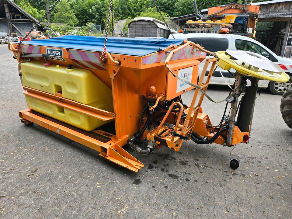 Küpper Weisser ISM STA 95 2,5M3 für Unimog UGN UGE 424 427 405 U300 U 300 400 500 MERCEDES-BENZ 218 219 318 323 423 427 327 430 429 430 435 Salzsilo Streuautomat Winterdienst - مفرشة الرمل/ الملح: صورة 1 Küpper Weisser ISM STA 95 2,5M3 für Unimog UGN UGE 424 427 405 U300 U 300 400 500 MERCEDES-BENZ 218 219 318 323 423 427 327 430 429 430 435 Salzsilo Streuautomat Winterdienst - مفرشة الرمل/ الملح: صورة 1