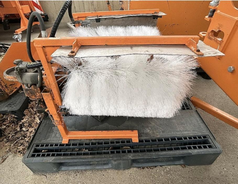 Leitpfostenwaschgerät Fiedler FLW 500 für Mähausleger Böschungsmäher Böschungsmulcher FfM 400 500 600 Leitpfostenwaschmaschine - مكنسة: صورة 5 Leitpfostenwaschgerät Fiedler FLW 500 für Mähausleger Böschungsmäher Böschungsmulcher FfM 400 500 600 Leitpfostenwaschmaschine - مكنسة: صورة 5