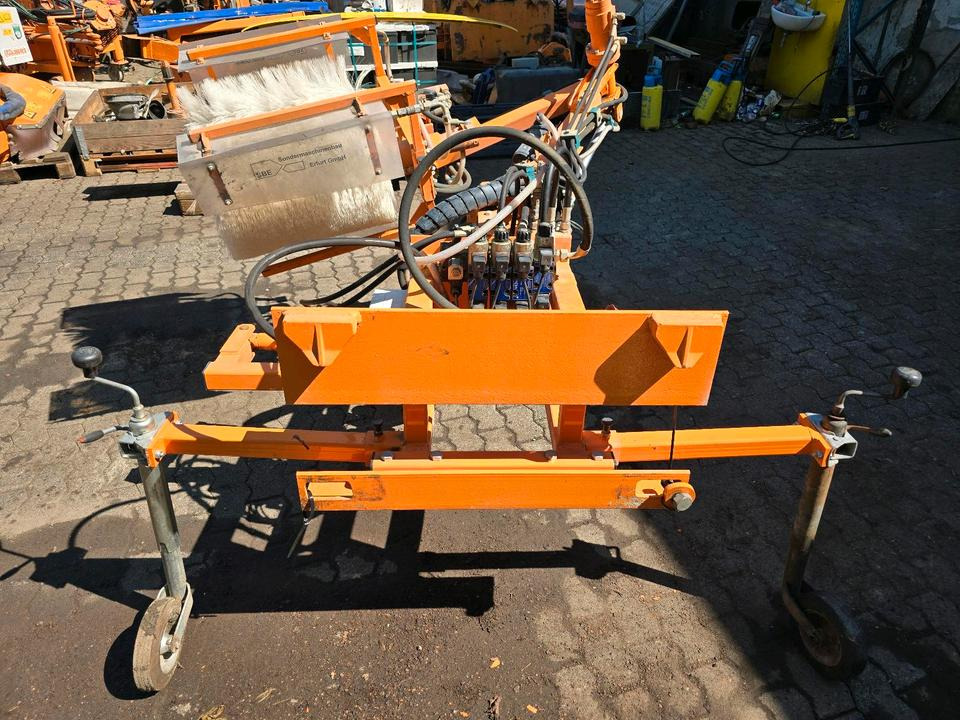 Leitpfostenwaschgerät WV 3-L Wassenberg Schmidt Drutzel für Unimog 405 U290 300 400 500 427 424 318 218 430 Leitpfosten - مكنسة: صورة 1 Leitpfostenwaschgerät WV 3-L Wassenberg Schmidt Drutzel für Unimog 405 U290 300 400 500 427 424 318 218 430 Leitpfosten - مكنسة: صورة 1