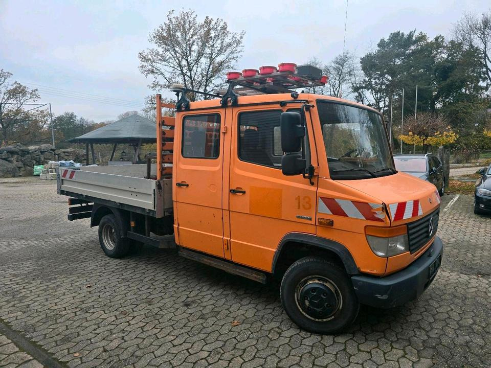 Mercedes-Benz Vario 613D Bluetec 5 Pritsche Doka LKW - شاحنات مسطحة: صورة 1 Mercedes-Benz Vario 613D Bluetec 5 Pritsche Doka LKW - شاحنات مسطحة: صورة 1