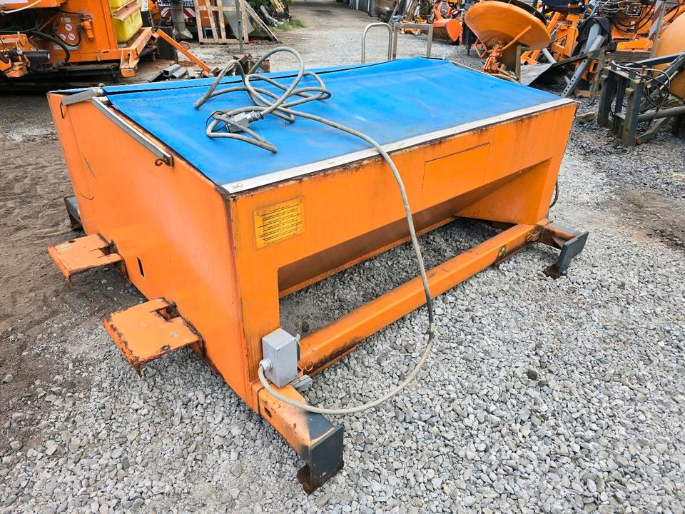 Salzstreuer Gmeiner STA 2000 C für Unimog UGN UGE 424 427 405 U300 U 300 400 500 MERCEDES-BENZ 218 219 318 323 423 427 327 430 429 430 435 Salzsilo Streuautomat Winterdienst - مفرشة الرمل/ الملح: صورة 2 Salzstreuer Gmeiner STA 2000 C für Unimog UGN UGE 424 427 405 U300 U 300 400 500 MERCEDES-BENZ 218 219 318 323 423 427 327 430 429 430 435 Salzsilo Streuautomat Winterdienst - مفرشة الرمل/ الملح: صورة 2
