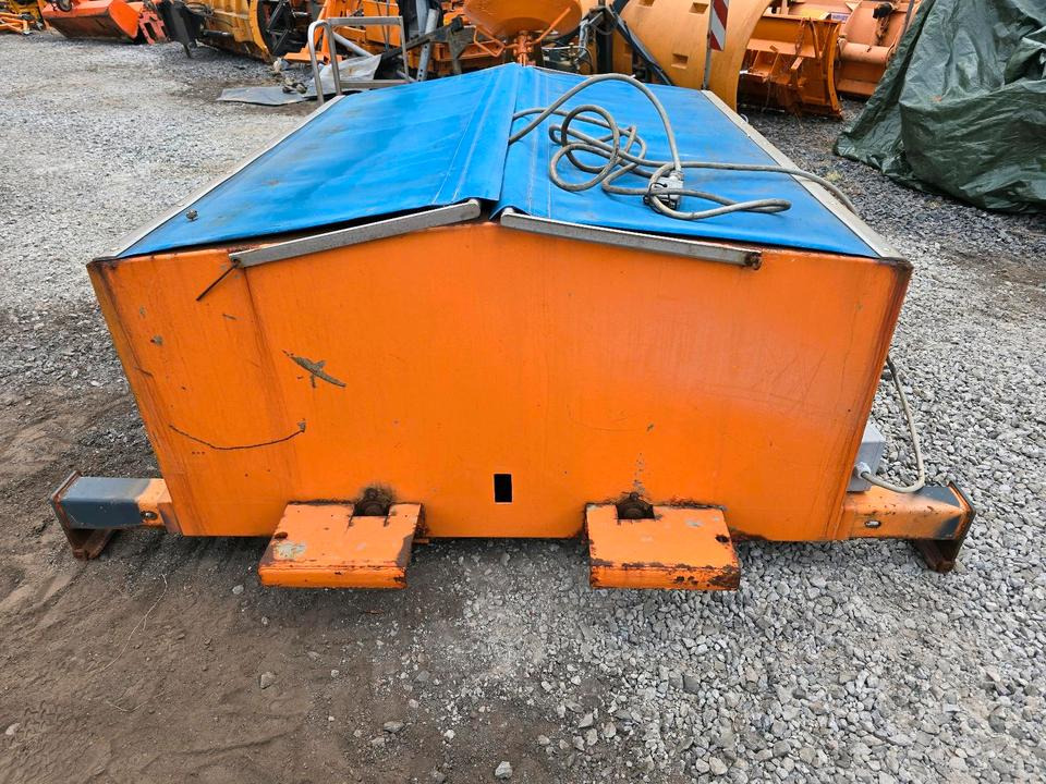 Salzstreuer Gmeiner STA 2000 C für Unimog UGN UGE 424 427 405 U300 U 300 400 500 MERCEDES-BENZ 218 219 318 323 423 427 327 430 429 430 435 Salzsilo Streuautomat Winterdienst - مفرشة الرمل/ الملح: صورة 5 Salzstreuer Gmeiner STA 2000 C für Unimog UGN UGE 424 427 405 U300 U 300 400 500 MERCEDES-BENZ 218 219 318 323 423 427 327 430 429 430 435 Salzsilo Streuautomat Winterdienst - مفرشة الرمل/ الملح: صورة 5