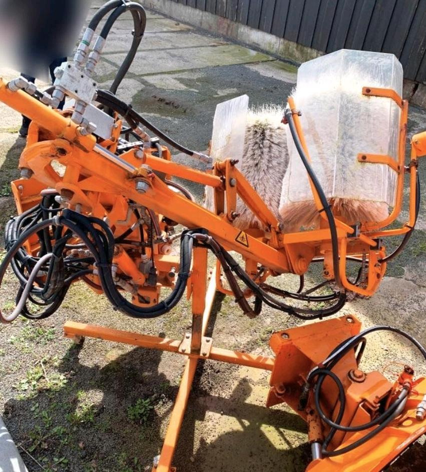 Schmidt RPS-H Leitpfostenwaschgerät für Unimog 405/10 405/12 U400 300 400 500 UGN UGE Mulag Mercedes-Benz 318 218 423 427 429 430 - مكنسة: صورة 1 Schmidt RPS-H Leitpfostenwaschgerät für Unimog 405/10 405/12 U400 300 400 500 UGN UGE Mulag Mercedes-Benz 318 218 423 427 429 430 - مكنسة: صورة 1