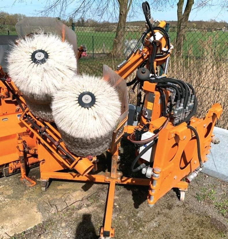 Schmidt RPS-H Leitpfostenwaschgerät für Unimog 405/10 405/12 U400 300 400 500 UGN UGE Mulag Mercedes-Benz 318 218 423 427 429 430 - مكنسة: صورة 3 Schmidt RPS-H Leitpfostenwaschgerät für Unimog 405/10 405/12 U400 300 400 500 UGN UGE Mulag Mercedes-Benz 318 218 423 427 429 430 - مكنسة: صورة 3