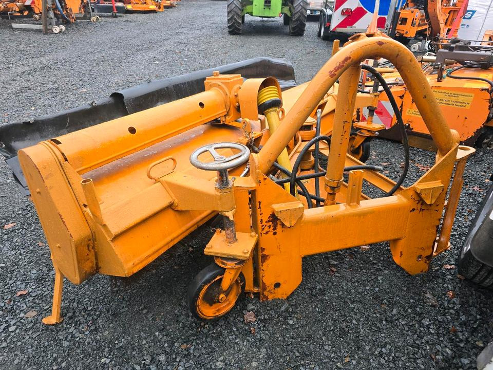 Schmidt VKS Kehrmaschine Straßenkehrmaschine Frontkehrmaschine Kehrbesen für Radlader Unimog Traktor - مكنسة: صورة 1 Schmidt VKS Kehrmaschine Straßenkehrmaschine Frontkehrmaschine Kehrbesen für Radlader Unimog Traktor - مكنسة: صورة 1