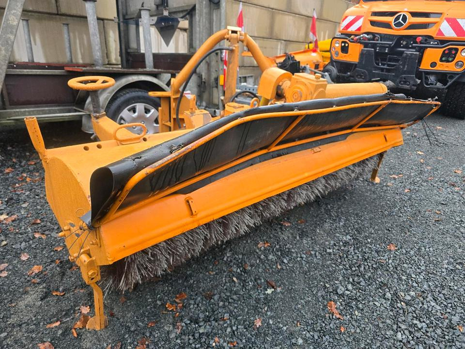 Schmidt VKS Kehrmaschine Straßenkehrmaschine Frontkehrmaschine Kehrbesen für Radlader Unimog Traktor - مكنسة: صورة 4 Schmidt VKS Kehrmaschine Straßenkehrmaschine Frontkehrmaschine Kehrbesen für Radlader Unimog Traktor - مكنسة: صورة 4
