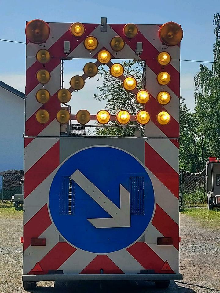 Trebbiner Absperrtafel AMD Verkehrsleittafel Vz616 - عربة مقطورة: صورة 5 Trebbiner Absperrtafel AMD Verkehrsleittafel Vz616 - عربة مقطورة: صورة 5