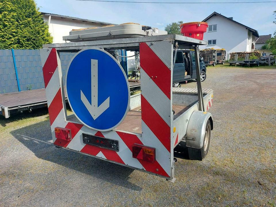 Trebbiner Absperrtafel Sperrwand Vz616 Nissen Horizont vz615 - عربة مقطورة: صورة 4 Trebbiner Absperrtafel Sperrwand Vz616 Nissen Horizont vz615 - عربة مقطورة: صورة 4