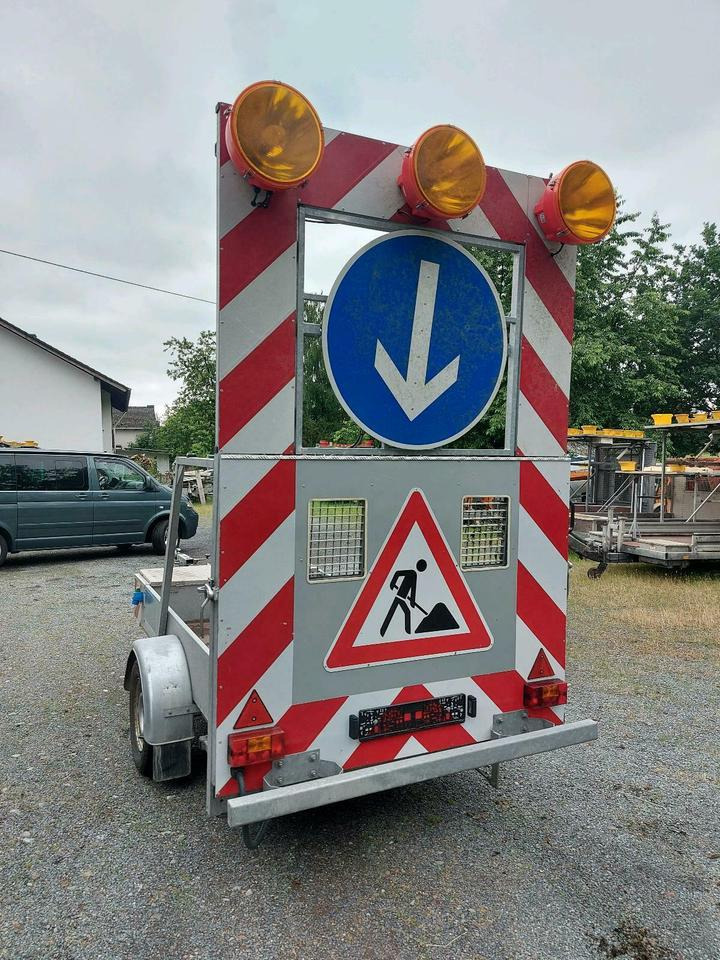 Trebbiner Absperrtafel vz615 616 Sperrwand Leitanhänger Sicherung - عربة مقطورة: صورة 5 Trebbiner Absperrtafel vz615 616 Sperrwand Leitanhänger Sicherung - عربة مقطورة: صورة 5