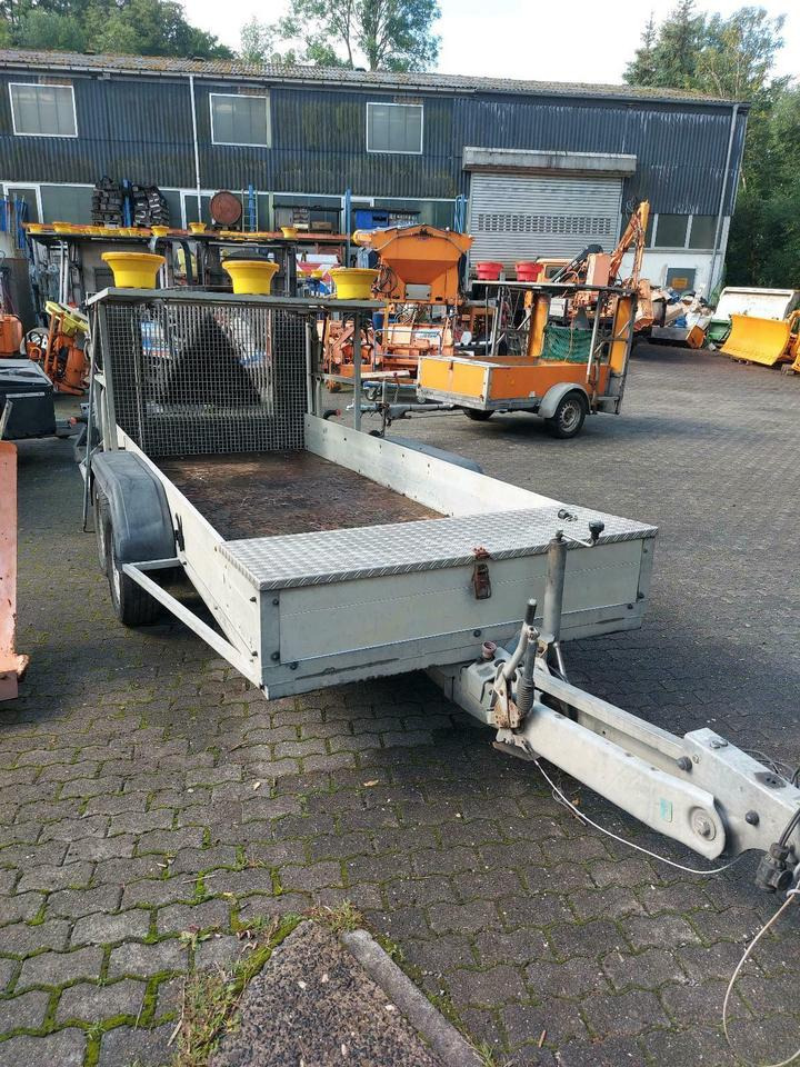 Trebbiner Absperrtafel vz615 Nissen Horizont Sperrwand Verkehrsle - عربة مقطورة: صورة 3 Trebbiner Absperrtafel vz615 Nissen Horizont Sperrwand Verkehrsle - عربة مقطورة: صورة 3