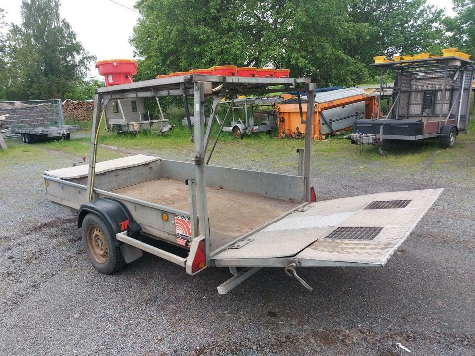 Trebbiner LED Absperrtafel Sperrwand Verkehrsleittafel Nissen - عربة مقطورة: صورة 3 Trebbiner LED Absperrtafel Sperrwand Verkehrsleittafel Nissen - عربة مقطورة: صورة 3