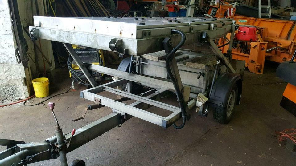 Trebbiner VWT-E Verkehrsleittafel Verkehrsleitanhänger Schild - عربة مقطورة: صورة 2 Trebbiner VWT-E Verkehrsleittafel Verkehrsleitanhänger Schild - عربة مقطورة: صورة 2