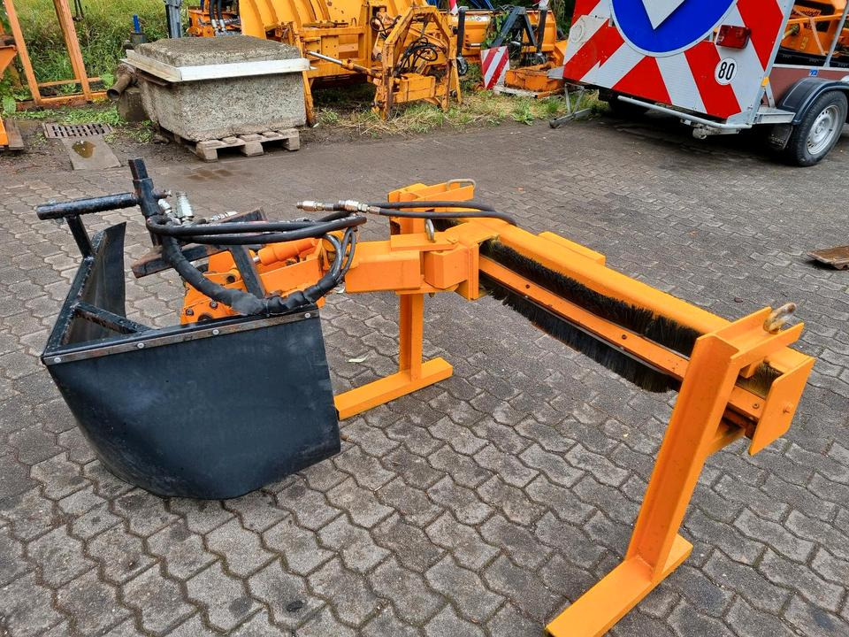 Wildkrautbürste passend für Multicar Tremo Ladog Mulag Unkrautbekämpfung Dücket Fiedler Wildkrautbesen Kehrmaschine Hansa Fendt unimog - مكنسة: صورة 1 Wildkrautbürste passend für Multicar Tremo Ladog Mulag Unkrautbekämpfung Dücket Fiedler Wildkrautbesen Kehrmaschine Hansa Fendt unimog - مكنسة: صورة 1