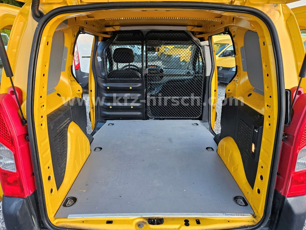 Citroën Berlingo 75 Hdi EURO5 , 2xSchiebetüre, 1.Hand, - فان المدمجة: صورة 5 Citroën Berlingo 75 Hdi EURO5 , 2xSchiebetüre, 1.Hand, - فان المدمجة: صورة 5