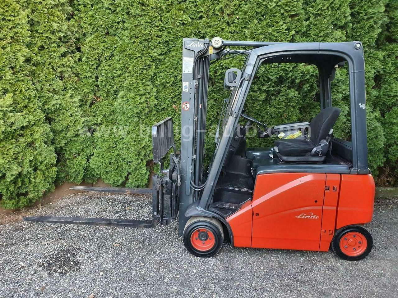 Linde E18 PH 4-Rad Seitenschieber*Zinkenverstellung* - رافعة شوكية كهربائية: صورة 2 Linde E18 PH 4-Rad Seitenschieber*Zinkenverstellung* - رافعة شوكية كهربائية: صورة 2