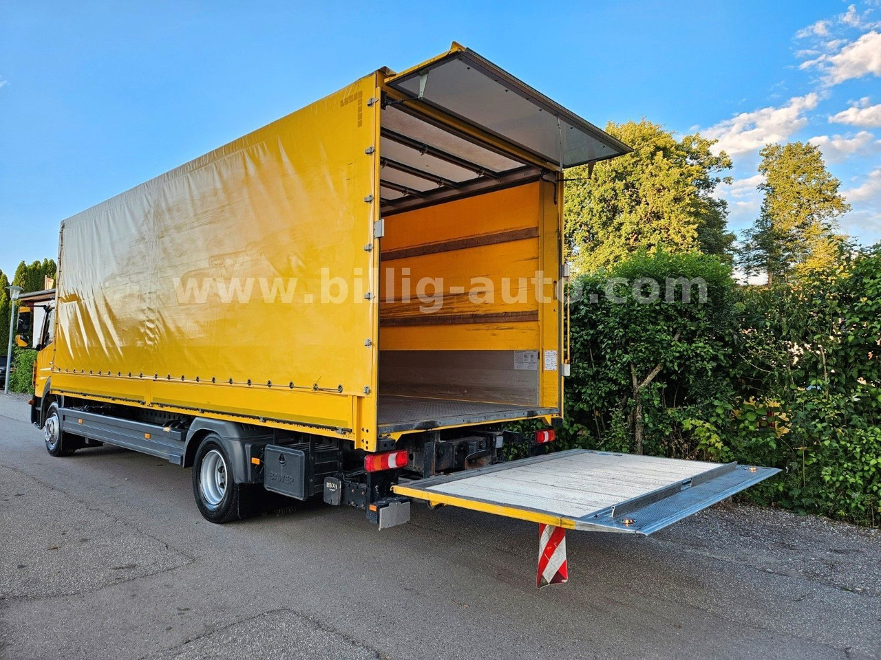 Mercedes-Benz Atego 1327 L BREMS/SPUR-ASS*DIFF-Sperre*AHK*7.2 - شاحنات مسطحة: صورة 1 Mercedes-Benz Atego 1327 L BREMS/SPUR-ASS*DIFF-Sperre*AHK*7.2 - شاحنات مسطحة: صورة 1