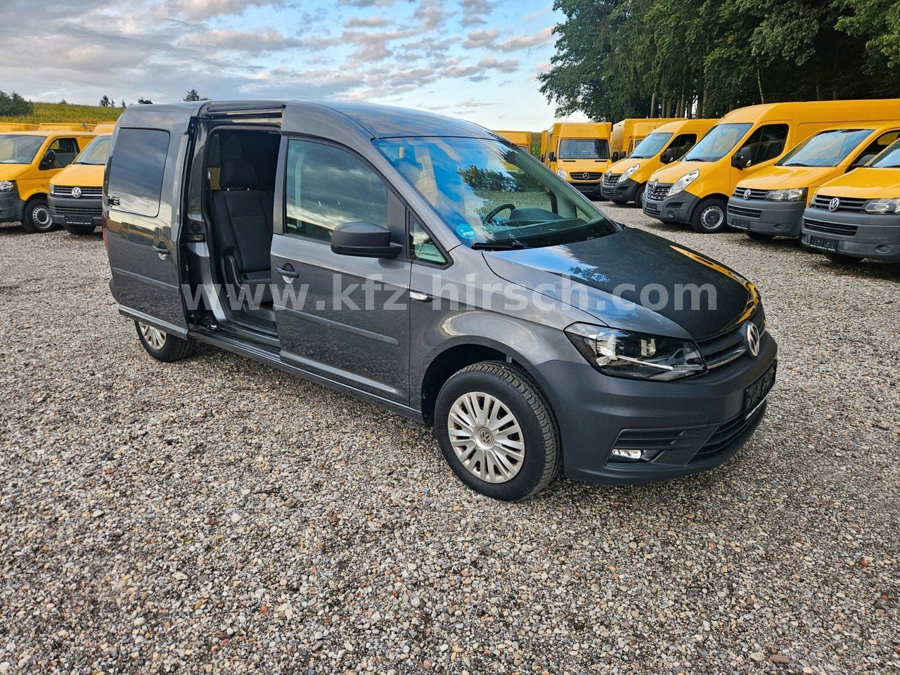 Volkswagen Caddy Maxi Conceptline|Temp|Sitzhzg|NAVI|2xS-Tür - سيارة ستيشن: صورة 1 Volkswagen Caddy Maxi Conceptline|Temp|Sitzhzg|NAVI|2xS-Tür - سيارة ستيشن: صورة 1