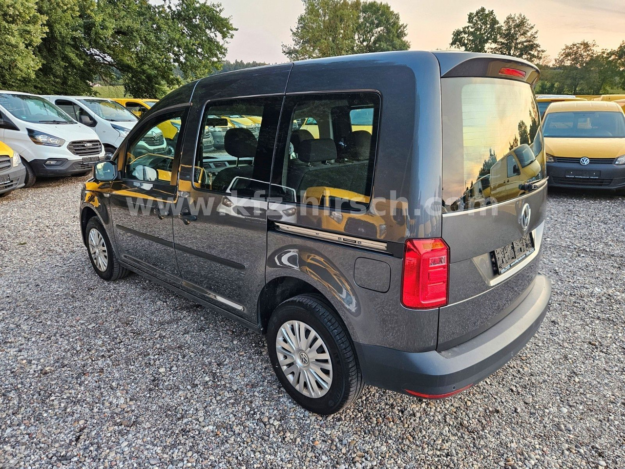 Volkswagen Caddy Temp*Sitzhzg*Navi*Blueth*2xSchiebetüre*1Hd - ميكروباص: صورة 5 Volkswagen Caddy Temp*Sitzhzg*Navi*Blueth*2xSchiebetüre*1Hd - ميكروباص: صورة 5