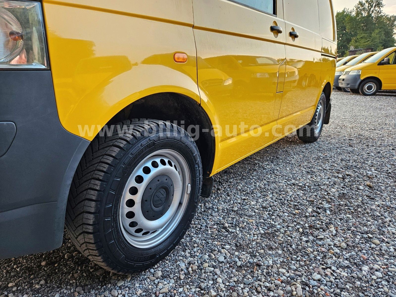 Volkswagen T5 1.9 TDI 2xSchiebetüre Scheckheft Bulli Kasten - ميكروباص: صورة 5 Volkswagen T5 1.9 TDI 2xSchiebetüre Scheckheft Bulli Kasten - ميكروباص: صورة 5