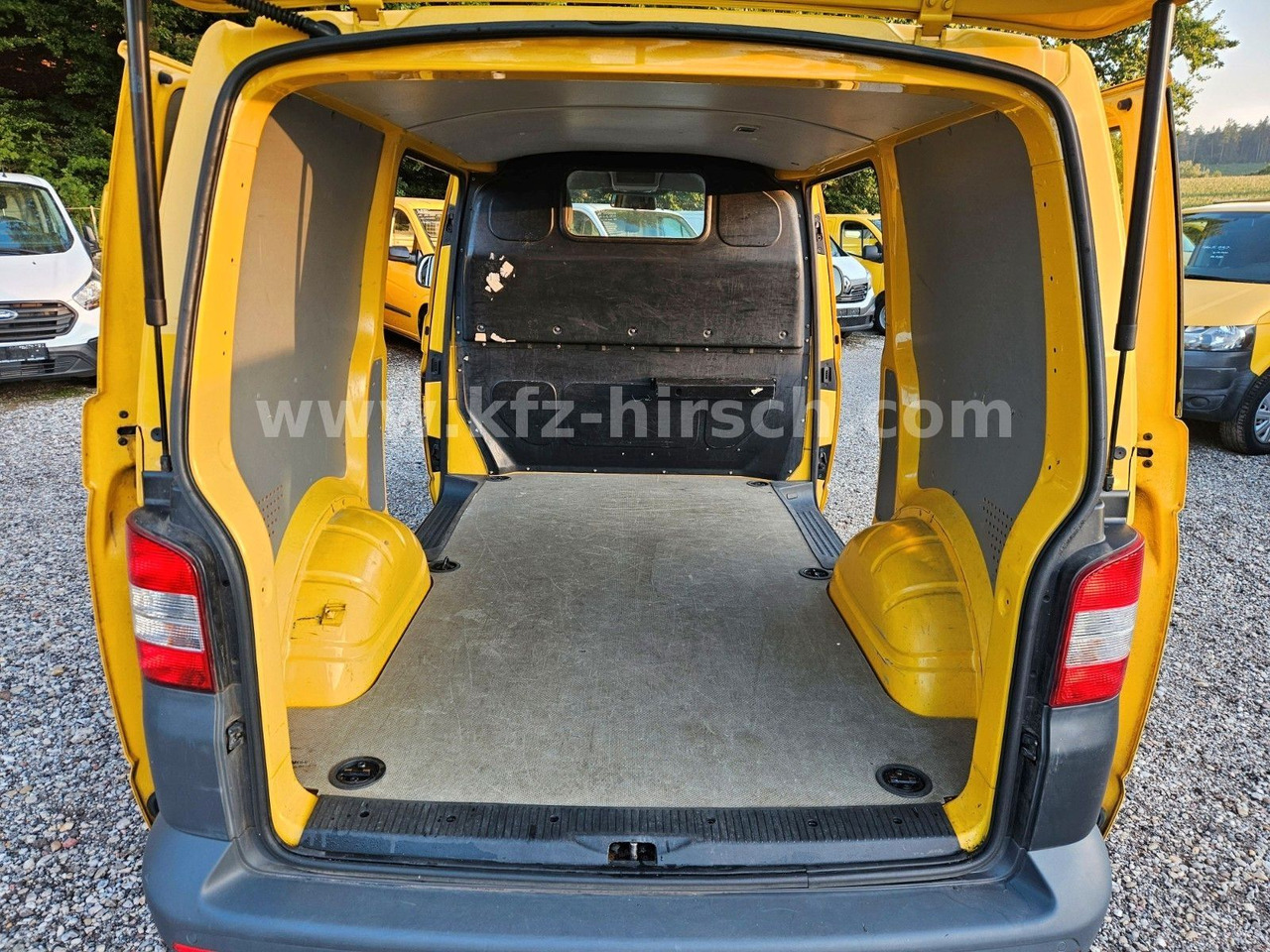 Volkswagen T5 2.0TDI Schiebetüre links+rechts 1.Hand S-heft - ميكروباص: صورة 4 Volkswagen T5 2.0TDI Schiebetüre links+rechts 1.Hand S-heft - ميكروباص: صورة 4