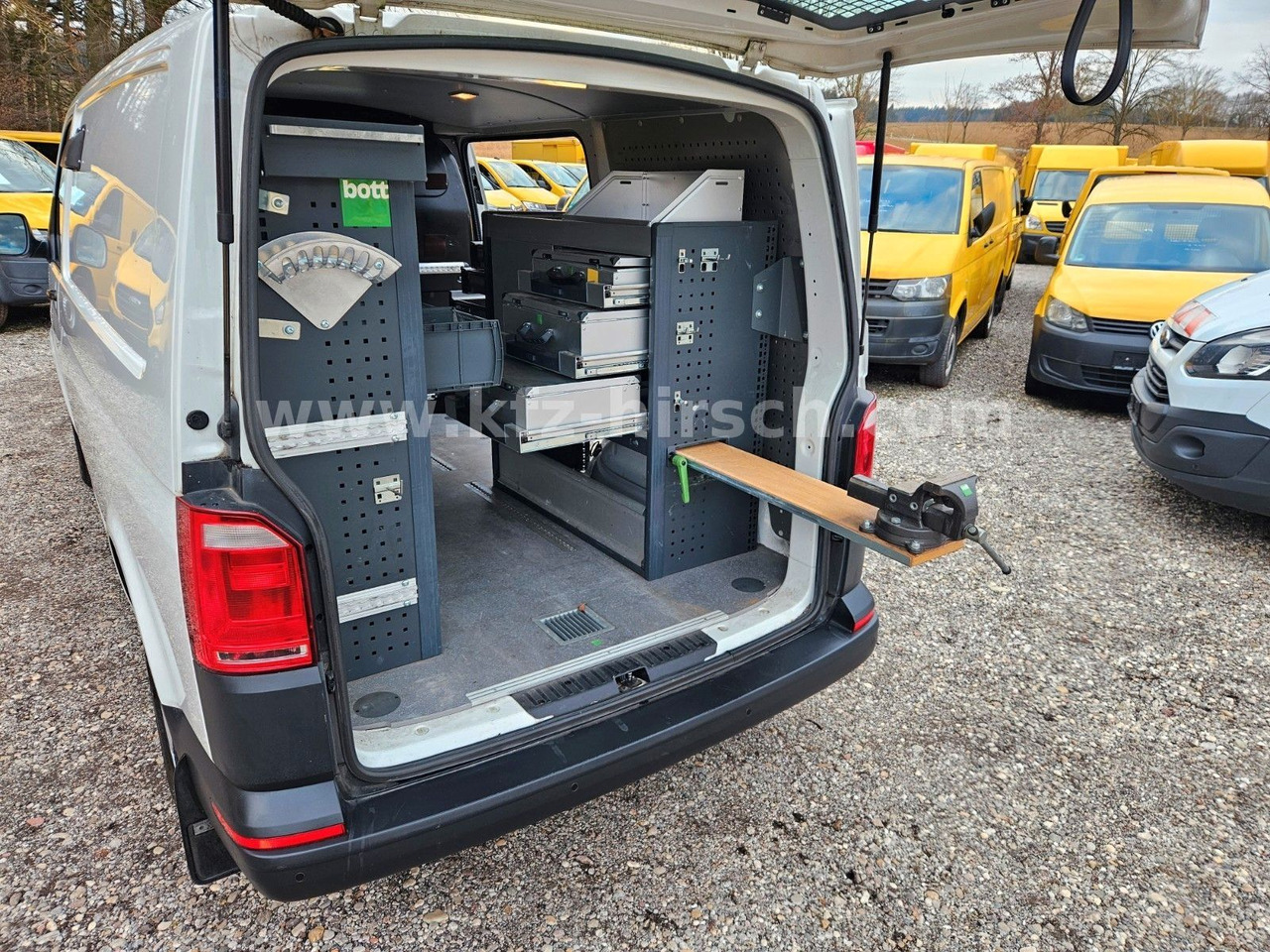 Volkswagen T6 Automatik/ DSG Sortimo Stdhzg Behindertenger. - ميكروباص: صورة 1 Volkswagen T6 Automatik/ DSG Sortimo Stdhzg Behindertenger. - ميكروباص: صورة 1