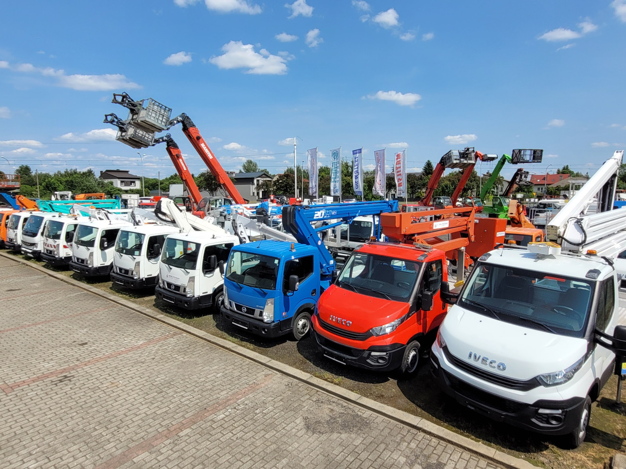 Nissan Cabstar NT400 podnośnik koszowy 20 m Multitel HX195 bucket truck boom lift - منصة تلسكوبية محمولة على شاحنة: صورة 2 Nissan Cabstar NT400 podnośnik koszowy 20 m Multitel HX195 bucket truck boom lift - منصة تلسكوبية محمولة على شاحنة: صورة 2