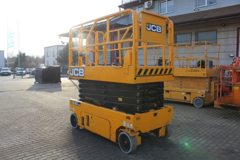 Podnośnik nożycowy elektryczny 12 m JCB S3246E - رافعة هيدروليكية مقصية: صورة 4 Podnośnik nożycowy elektryczny 12 m JCB S3246E - رافعة هيدروليكية مقصية: صورة 4