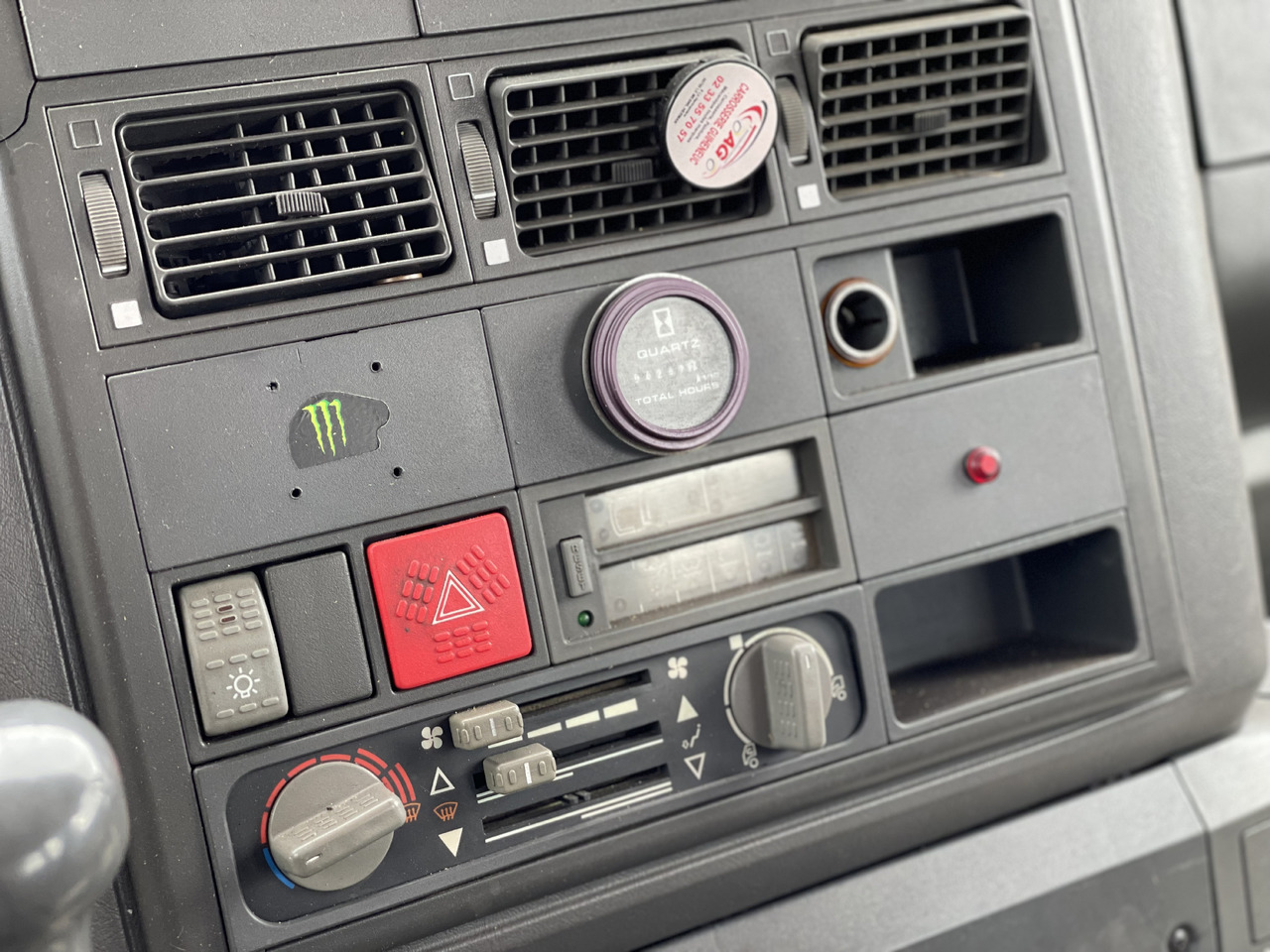 شاحنة قلاب IVECO EUROCARGO: صورة 9