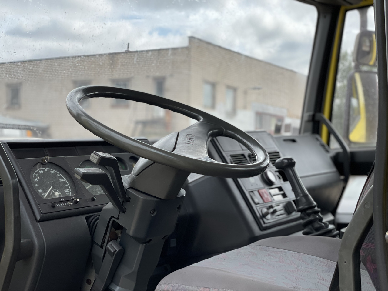 شاحنة قلاب IVECO EUROCARGO: صورة 8