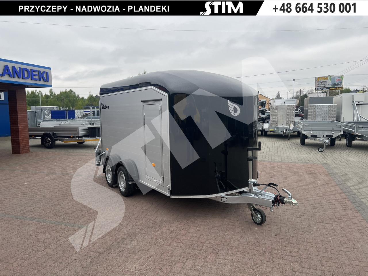 Cheval Liberté C700 - مقطورة صندوق مغلق: صورة 1 Cheval Liberté C700 - مقطورة صندوق مغلق: صورة 1