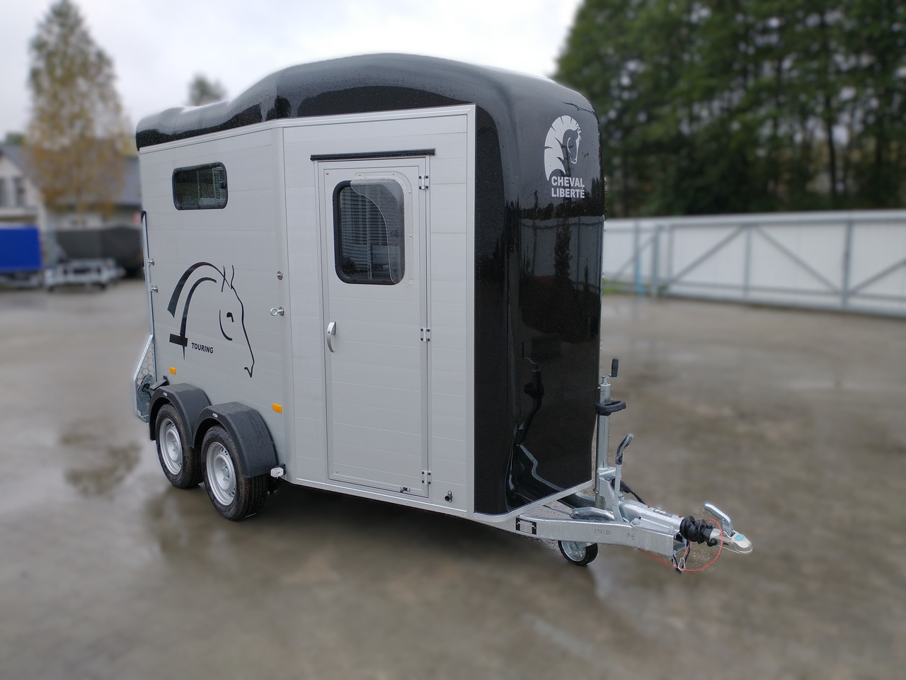 Cheval Liberté Touring Country + Siodlarnia, Debon - عربة نقل خيل: صورة 1 Cheval Liberté Touring Country + Siodlarnia, Debon - عربة نقل خيل: صورة 1