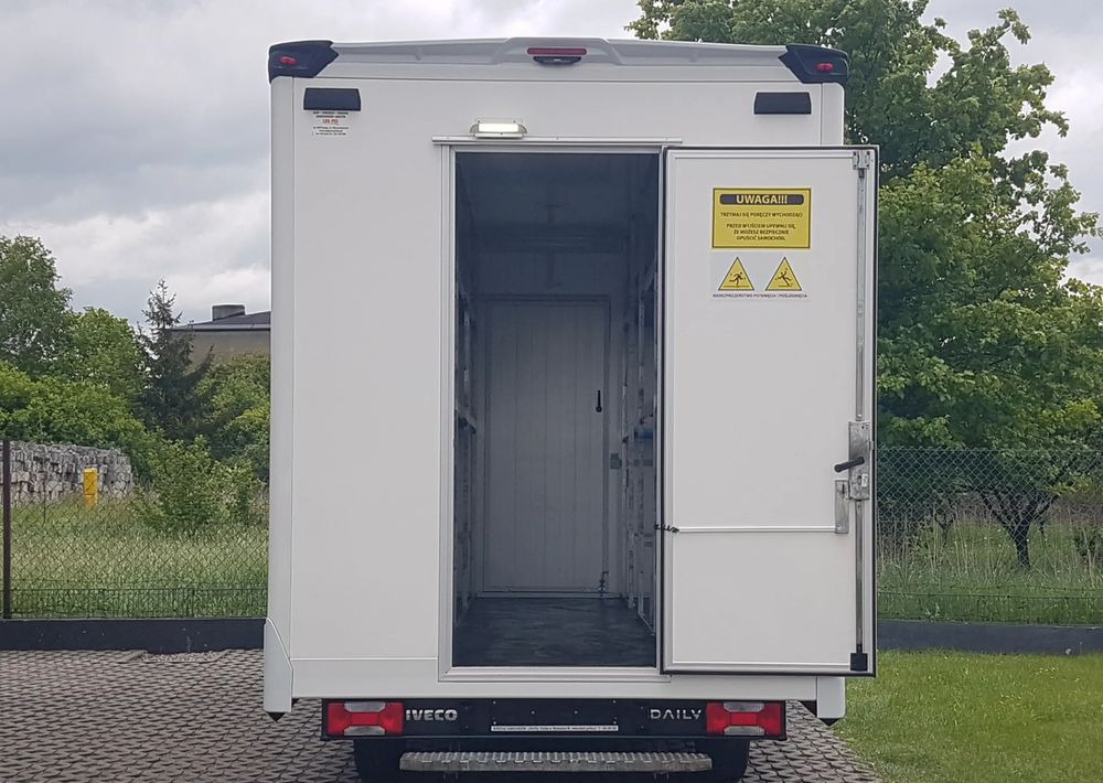 Iveco DAILY KONTENER NISKOPODŁOGOWY 4,43x2,23x2,42 SKLEP FOODTRUCK BAR KLIMA KONIOWÓZ KAMPER - شاحنة مغلقة الصندوق: صورة 5 Iveco DAILY KONTENER NISKOPODŁOGOWY 4,43x2,23x2,42 SKLEP FOODTRUCK BAR KLIMA KONIOWÓZ KAMPER - شاحنة مغلقة الصندوق: صورة 5