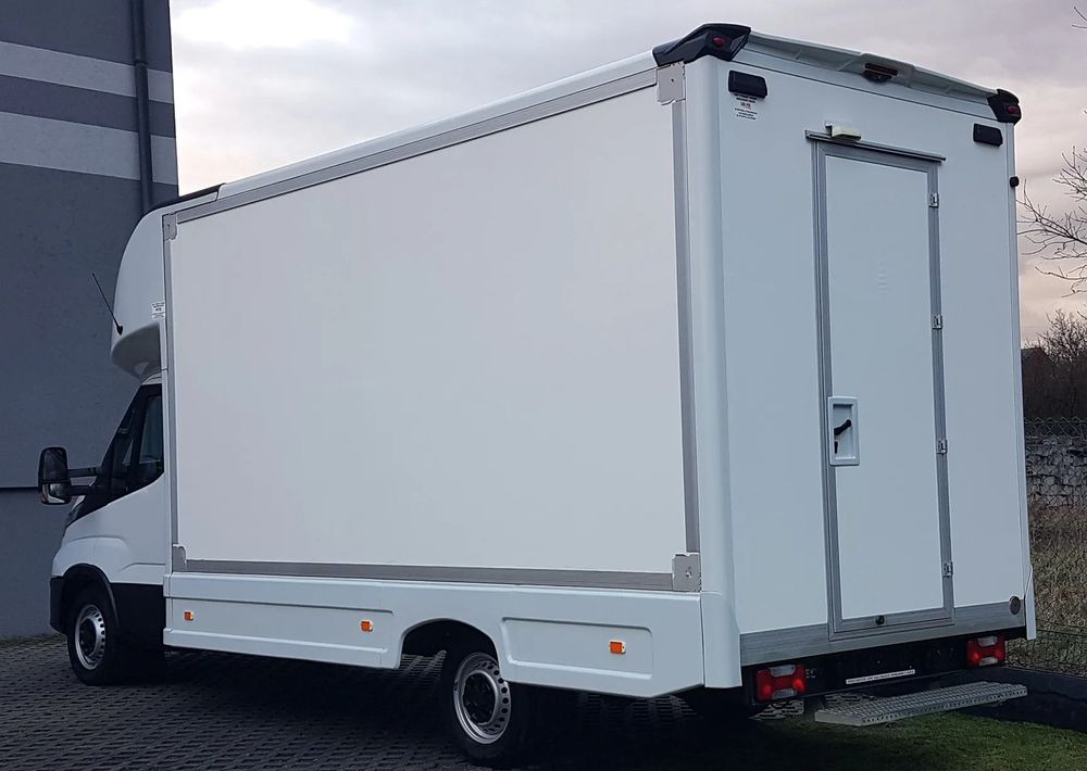 Iveco DAILY KONTENER NISKOPODŁOGOWY 4,43x2,23x2,42 SKLEP KAMPER KONIOWÓZ BAR KLIMA - شاحنة مغلقة الصندوق: صورة 3 Iveco DAILY KONTENER NISKOPODŁOGOWY 4,43x2,23x2,42 SKLEP KAMPER KONIOWÓZ BAR KLIMA - شاحنة مغلقة الصندوق: صورة 3