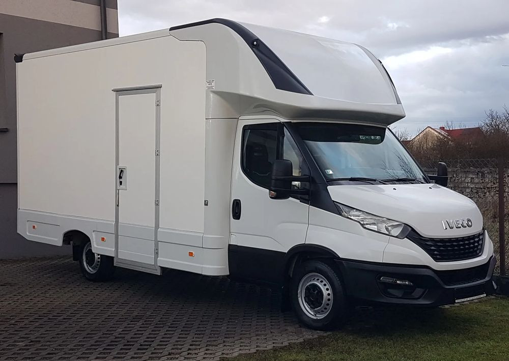 Iveco DAILY KONTENER NISKOPODŁOGOWY 4,43x2,23x2,42 SKLEP KAMPER KONIOWÓZ BAR KLIMA - شاحنة مغلقة الصندوق: صورة 1 Iveco DAILY KONTENER NISKOPODŁOGOWY 4,43x2,23x2,42 SKLEP KAMPER KONIOWÓZ BAR KLIMA - شاحنة مغلقة الصندوق: صورة 1