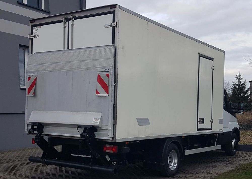 Iveco Daily 70-170 WINDA CHŁODNIA 10EP AGREGAT IZOTERMA - شاحنة الفريزر: صورة 4 Iveco Daily 70-170 WINDA CHŁODNIA 10EP AGREGAT IZOTERMA - شاحنة الفريزر: صورة 4