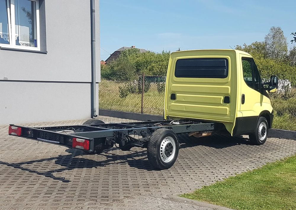 Iveco Daily PODWOZIE RAMA DO ZABUDOWY WIDELEC KLIMA 35S13 DMC 3500 KG KRAJOWY - شاحنة هيكل كابينة: صورة 4 Iveco Daily PODWOZIE RAMA DO ZABUDOWY WIDELEC KLIMA 35S13 DMC 3500 KG KRAJOWY - شاحنة هيكل كابينة: صورة 4