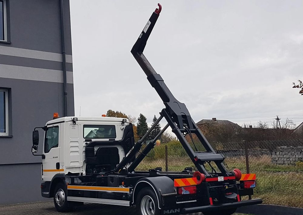 MAN TGL 12.220 HAKOWIEC 4x2 KLIMA HAKOWIEC DO KONTENERÓW - شاحنة ذات خطاف: صورة 3 MAN TGL 12.220 HAKOWIEC 4x2 KLIMA HAKOWIEC DO KONTENERÓW - شاحنة ذات خطاف: صورة 3