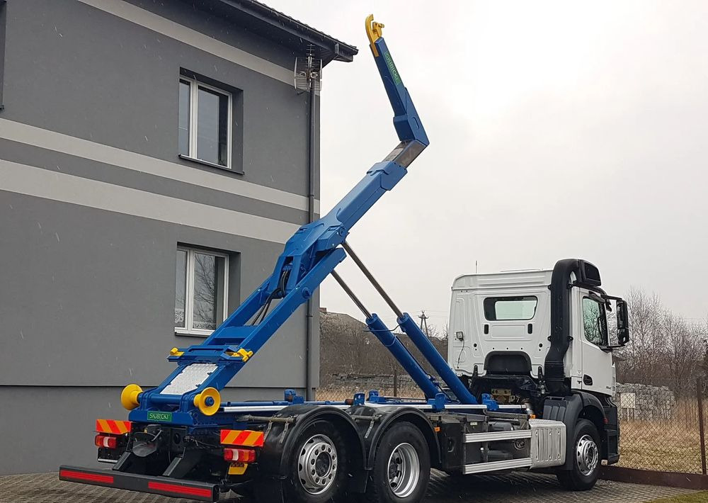 Mercedes-Benz ANTOS ACTROS HAKOWIEC 3 OSIE 6x2 KLIMA HAKOWIEC DO KONTENERÓW - شاحنة ذات خطاف: صورة 4 Mercedes-Benz ANTOS ACTROS HAKOWIEC 3 OSIE 6x2 KLIMA HAKOWIEC DO KONTENERÓW - شاحنة ذات خطاف: صورة 4
