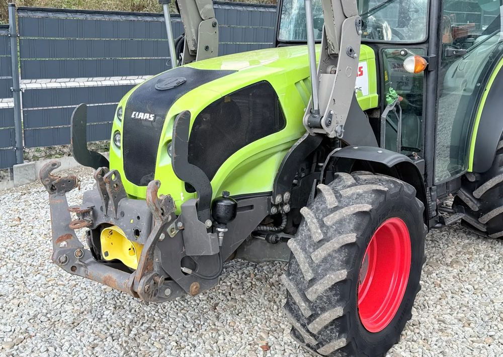 Claas * Ciągnik Traktor CLAAS 240 F NEXOS * 4x4 * Sadowniczy * Tur MX F304 * TUZ * Wałek WOM - جرار: صورة 4 Claas * Ciągnik Traktor CLAAS 240 F NEXOS * 4x4 * Sadowniczy * Tur MX F304 * TUZ * Wałek WOM - جرار: صورة 4