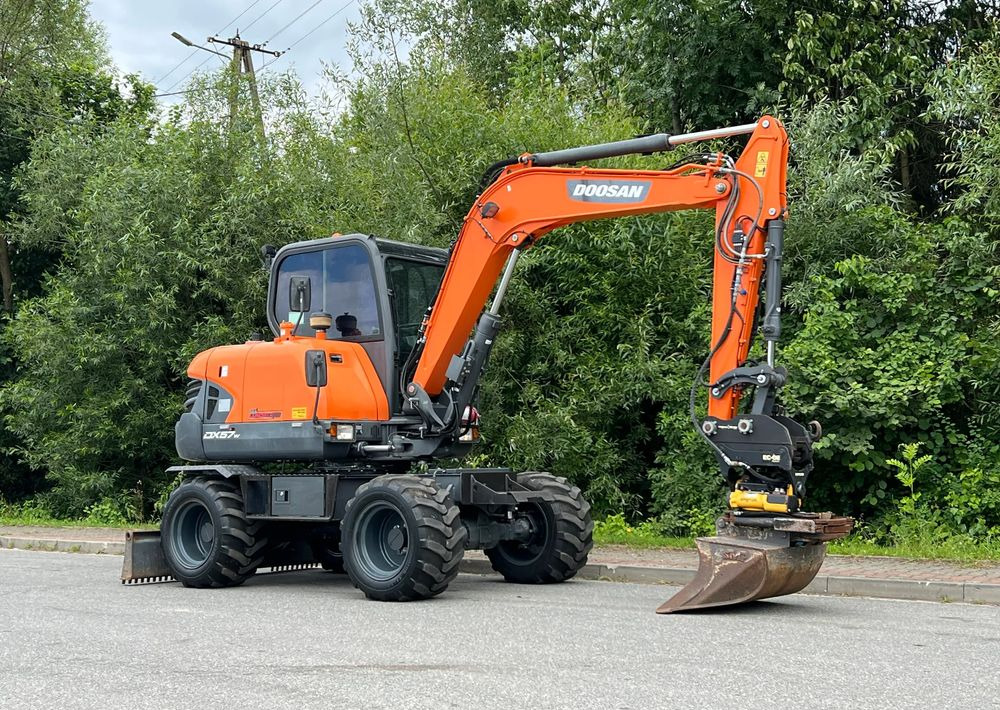 Doosan DOOSAN DX57W *ROTOTILT* 2200 Motogodzin JAK NOWA KOPARKA KOŁOWA STAN PERFEKCYJNY SPROWADZONA - حفارة دولاب: صورة 2 Doosan DOOSAN DX57W *ROTOTILT* 2200 Motogodzin JAK NOWA KOPARKA KOŁOWA STAN PERFEKCYJNY SPROWADZONA - حفارة دولاب: صورة 2