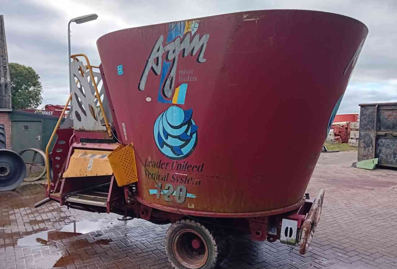 AGM W12 voermengwagen voermachines - عربة خلط الأعلاف: صورة 3 AGM W12 voermengwagen voermachines - عربة خلط الأعلاف: صورة 3