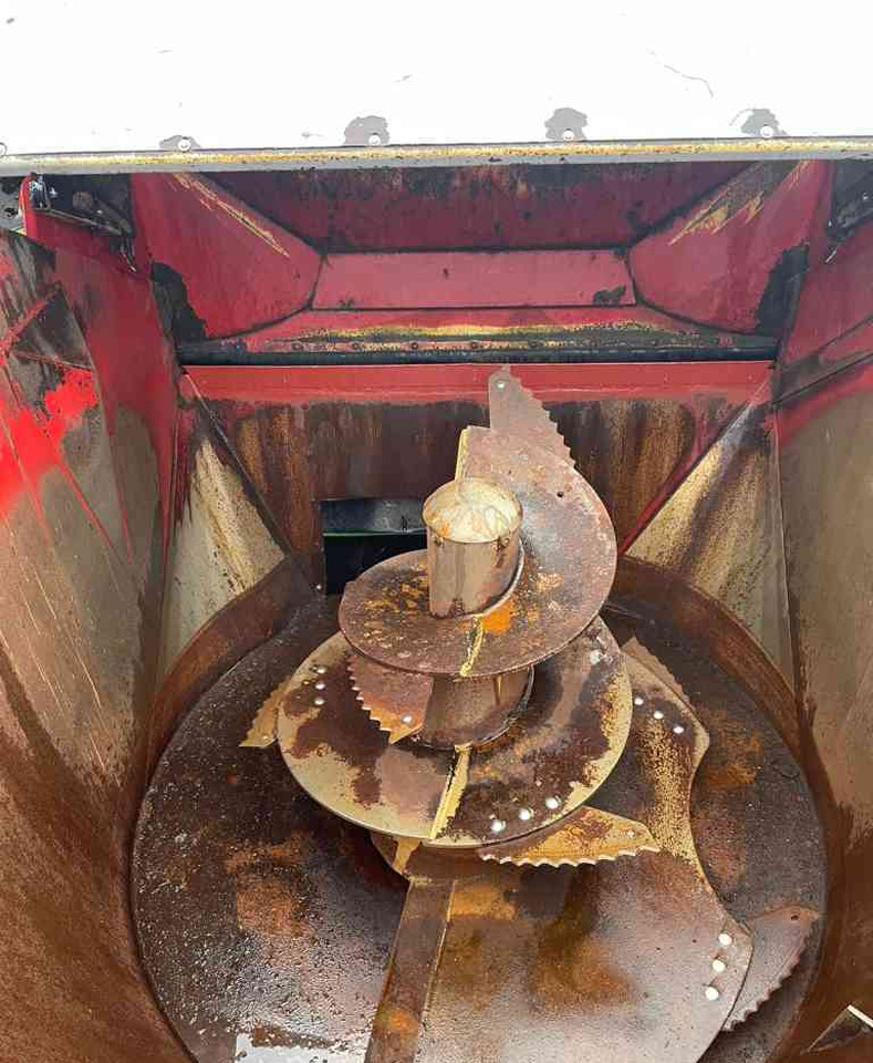 BVL V-Mix 12 LS Voermengwagen Voermachines - عربة خلط الأعلاف: صورة 4 BVL V-Mix 12 LS Voermengwagen Voermachines - عربة خلط الأعلاف: صورة 4